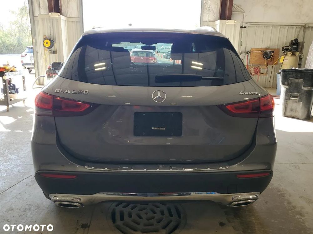 Mercedes-Benz GLA 250 4-Matic - 6