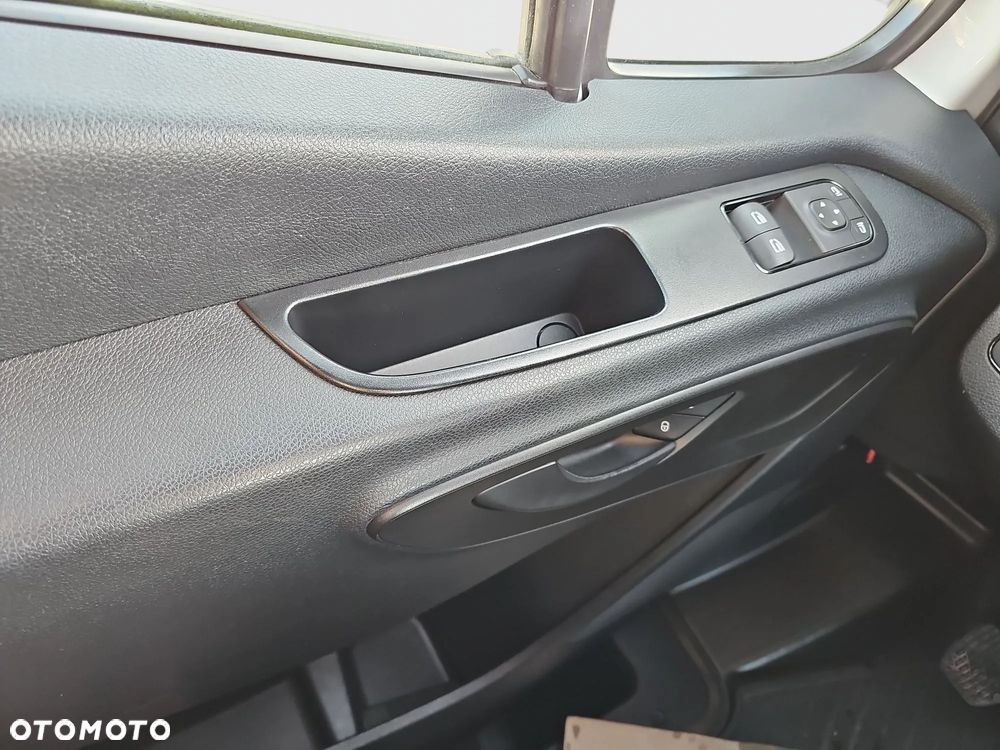 Mercedes-Benz Sprinter - 12