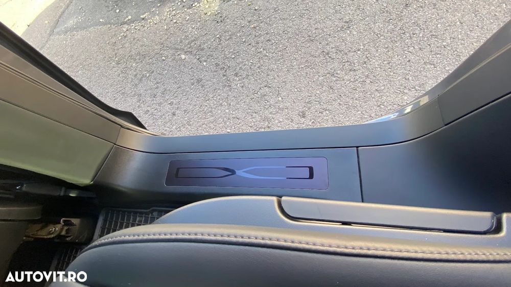 Tesla Model X - 23