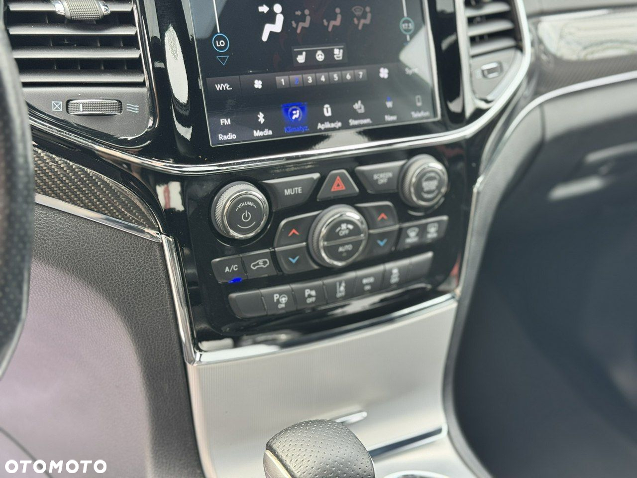 Jeep Grand Cherokee - 26