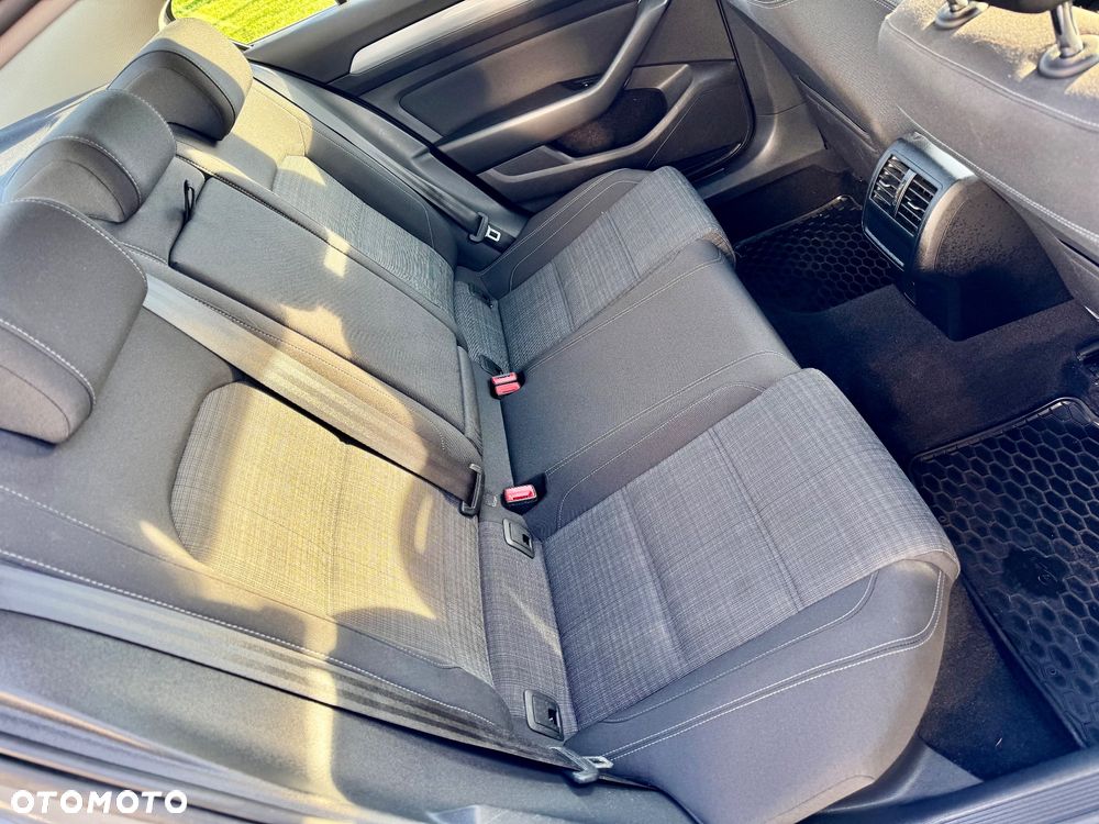 Volkswagen Passat 2.0 TDI EVO Elegance - 12