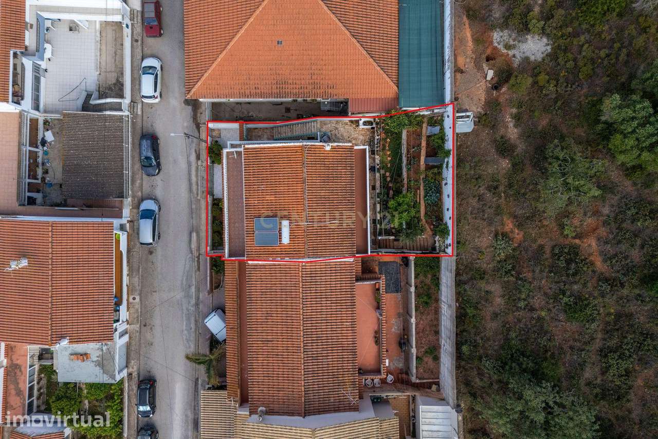 Moradia T4 com garagem e quintal no centro de São Bartolomeu de Messin - Grande imagem: 2/29