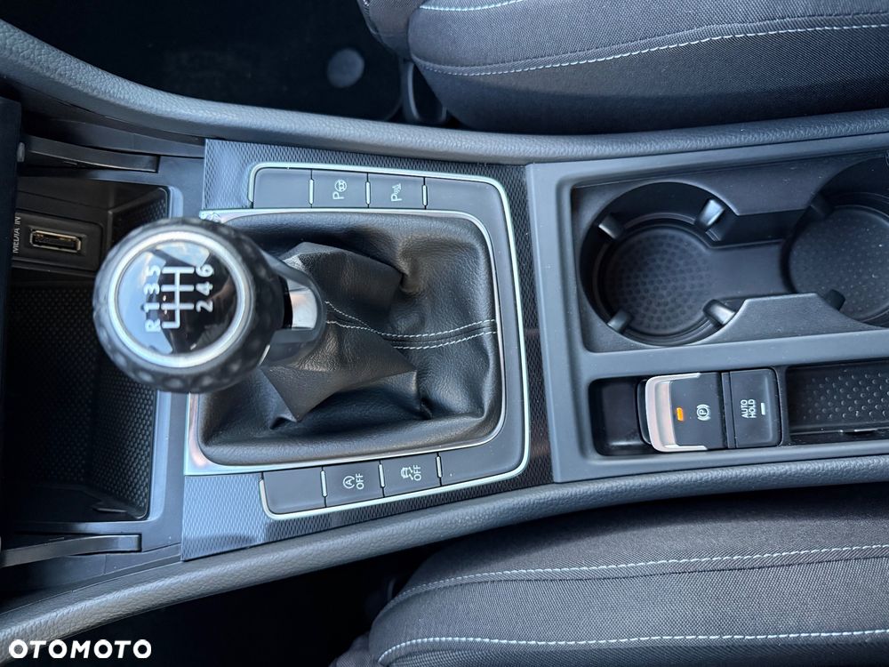 Volkswagen Golf - 23