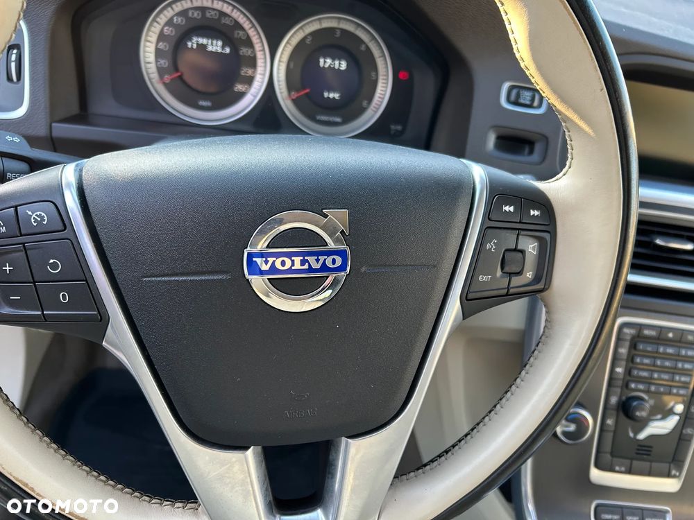 Volvo V60 D5 Summum - 24