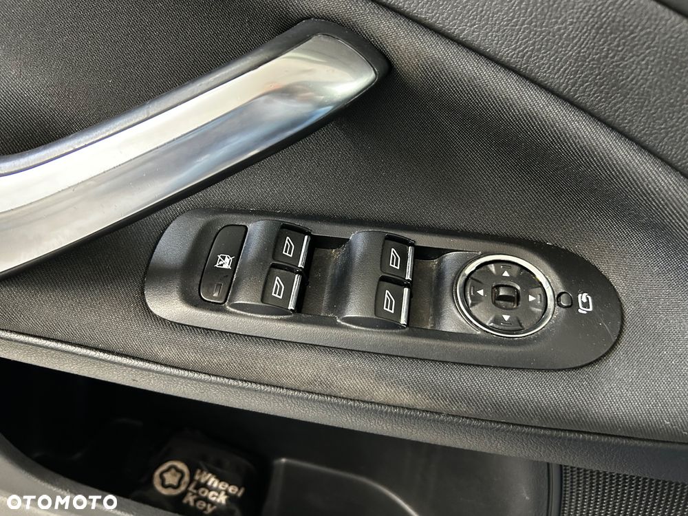 Ford Mondeo - 34