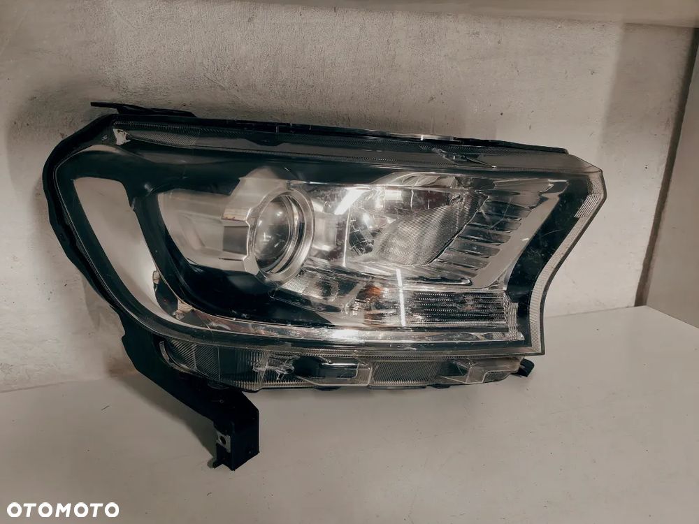 LAMPA  PRAWA FORD RANGER  2015- - 3