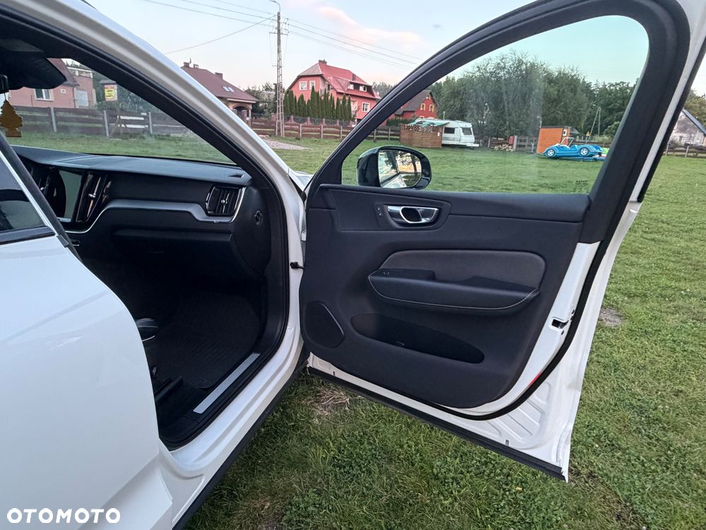 Volvo XC 60 B4 B R-Design - 23