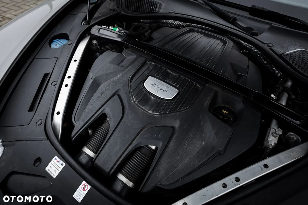 Porsche Panamera 4S - 37