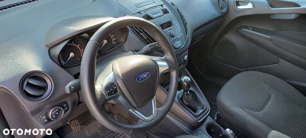 Ford Transit Courier - 10