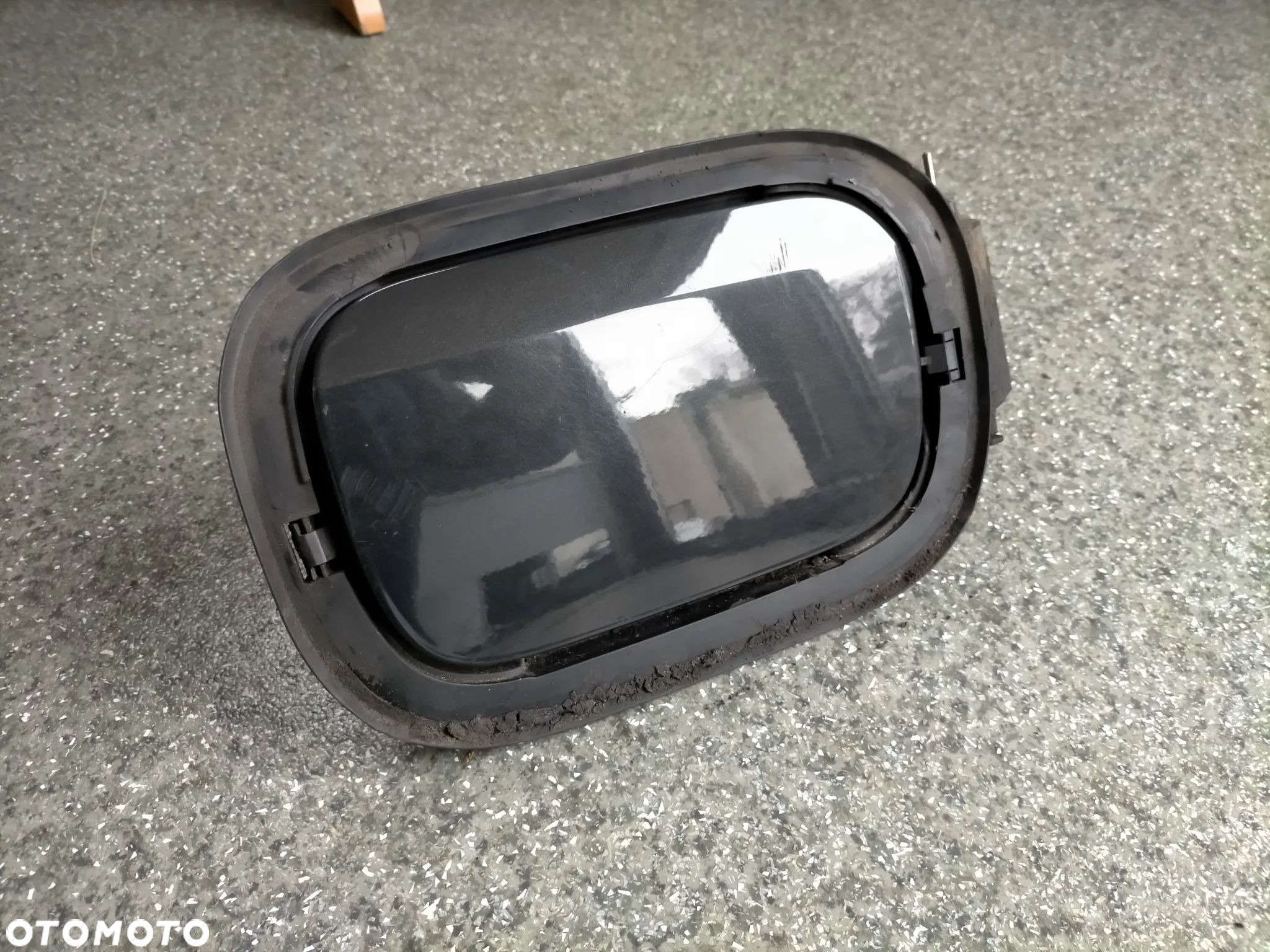 KLAPKA WLEWU PALIWA RENAULT LAGUNA III NV676 CZARNA hatchback - 1