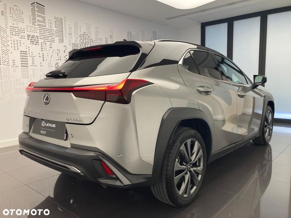Lexus UX 300h F Sport Design - 3