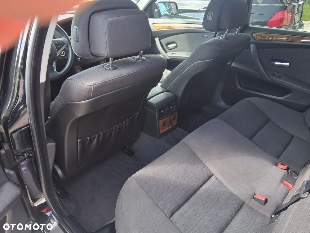 BMW Seria 5 520i - 7
