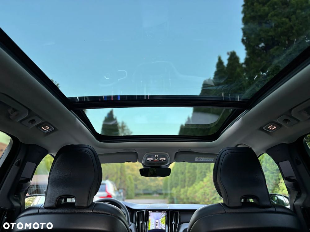 Volvo XC 60 B4 D AWD Plus Dark - 21
