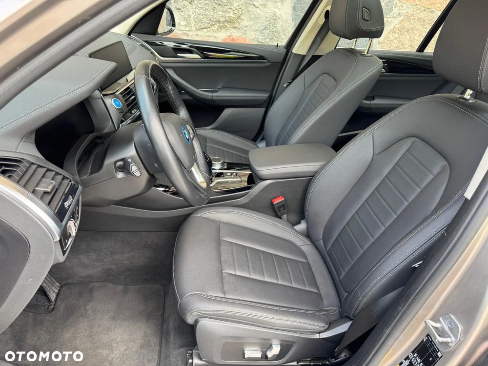 BMW iX3 80kWh Impressive - 11