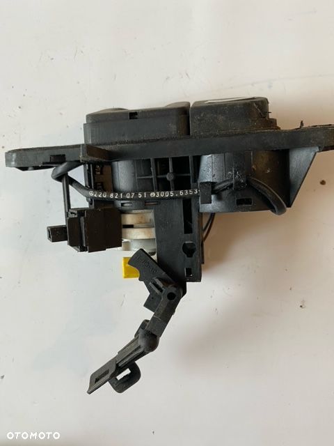 ZAMEK KLAPY BAGAŻNIKA MERCEDES W220 A2208210751 - 2