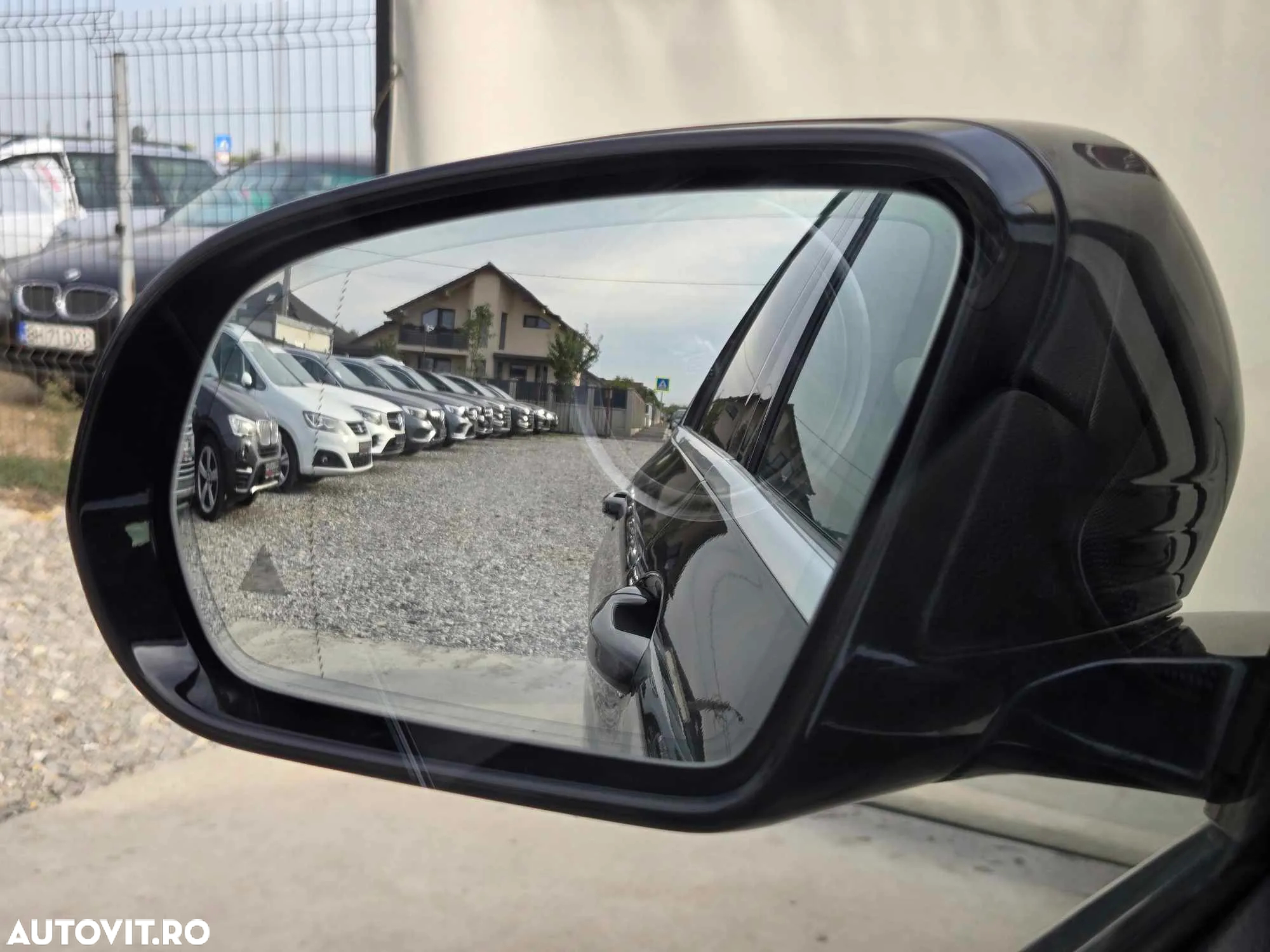 Mercedes-Benz E 220 d T 9G-TRONIC Avantgarde - 38