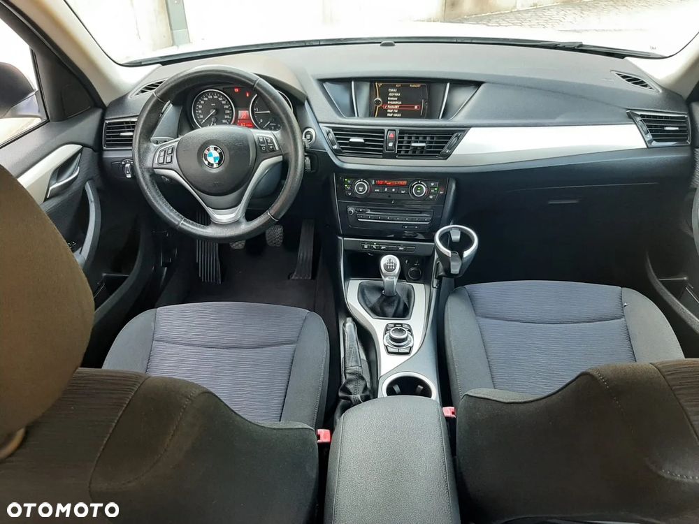 BMW X1 sDrive18d xLine - 16