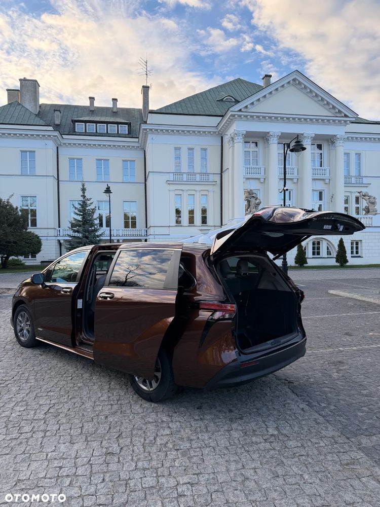 Toyota Sienna - 6