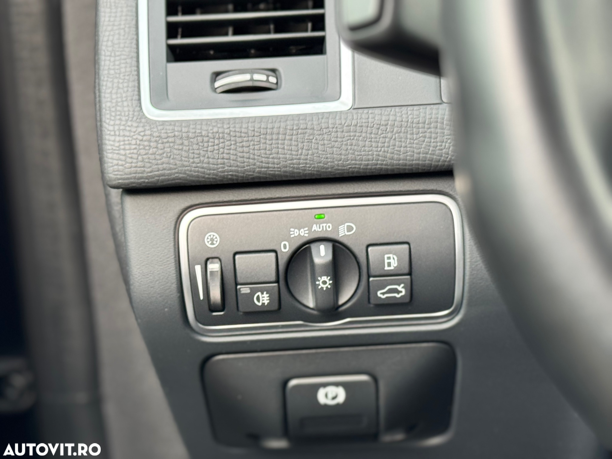 Volvo XC 60 D5 AWD Geartronic Summum - 31