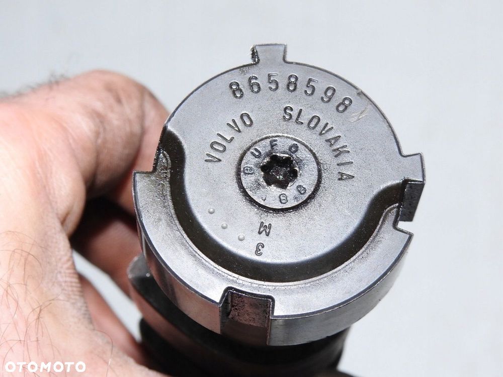 WAŁEK ROZRZĄDU WYDECHOWY VOLVO V70 III 2.5 T - 2