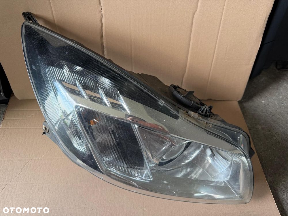 Lampa prawa przednia prawy przód XENON Opel Insignia A europa - 1