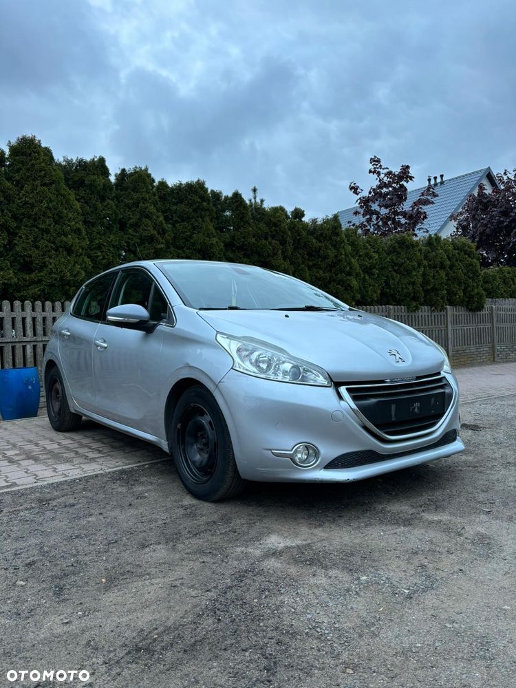 Peugeot 208 - 1