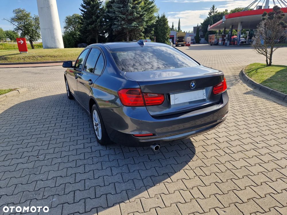 BMW Seria 3 318d Sport Line - 2