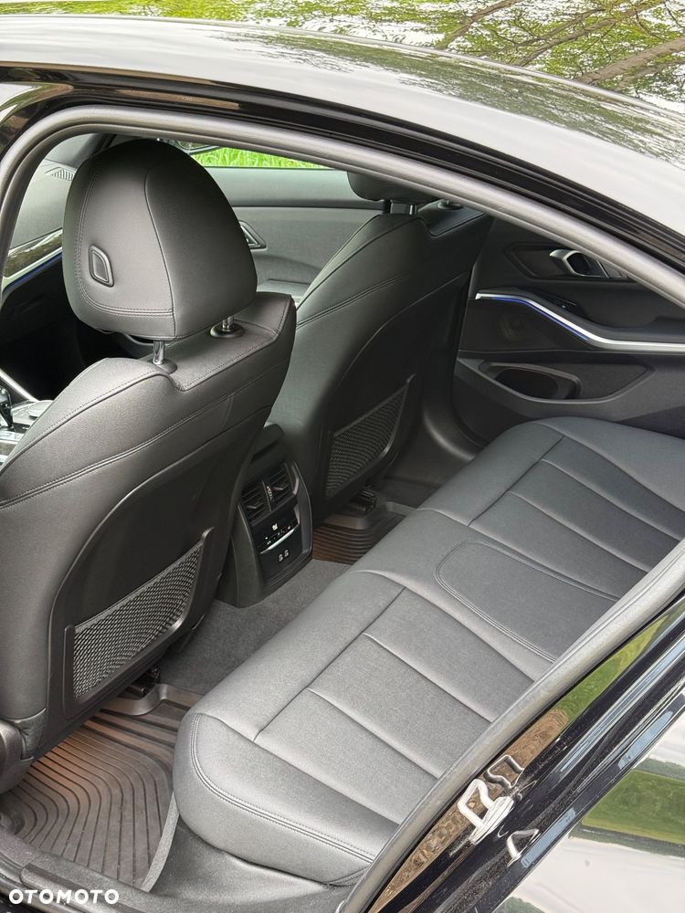 BMW Seria 3 330i M Sport - 10