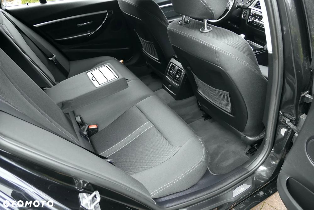 BMW Seria 3 318d Sport Line - 23