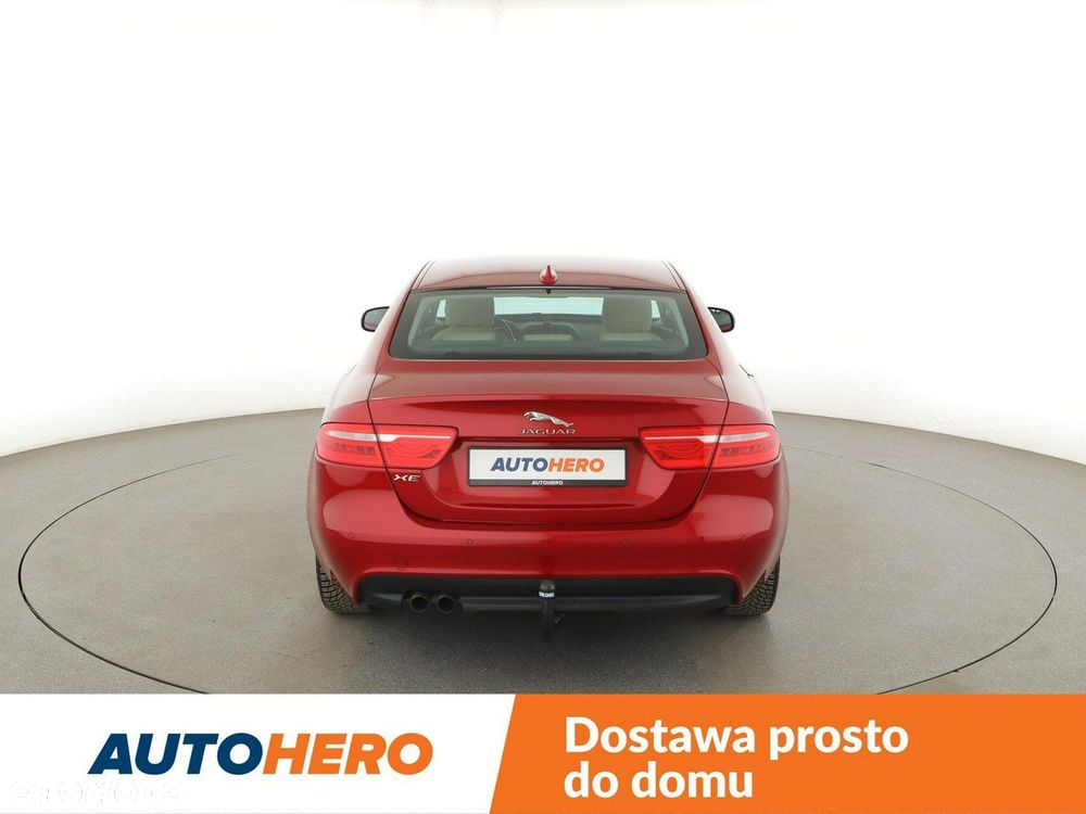 Jaguar XE - 6