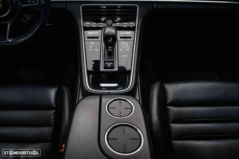 Porsche Panamera 4 E-Hybrid Platinum Edition - 40