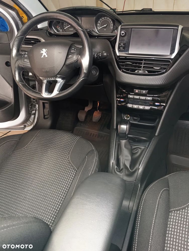 Peugeot 208 1.2 PureTech Allure - 9