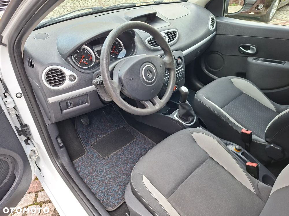 Renault Clio 1.2 16V 75 Collection - 11