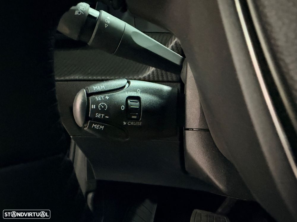 Peugeot e-208 Style - 14