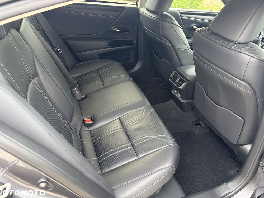 Lexus ES 300h - 23