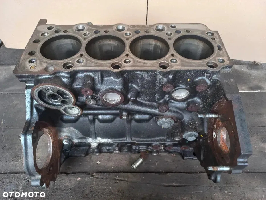 Blok silnika Opel Astra Zafira Meriva Mokka 1.7 CDTI - 2