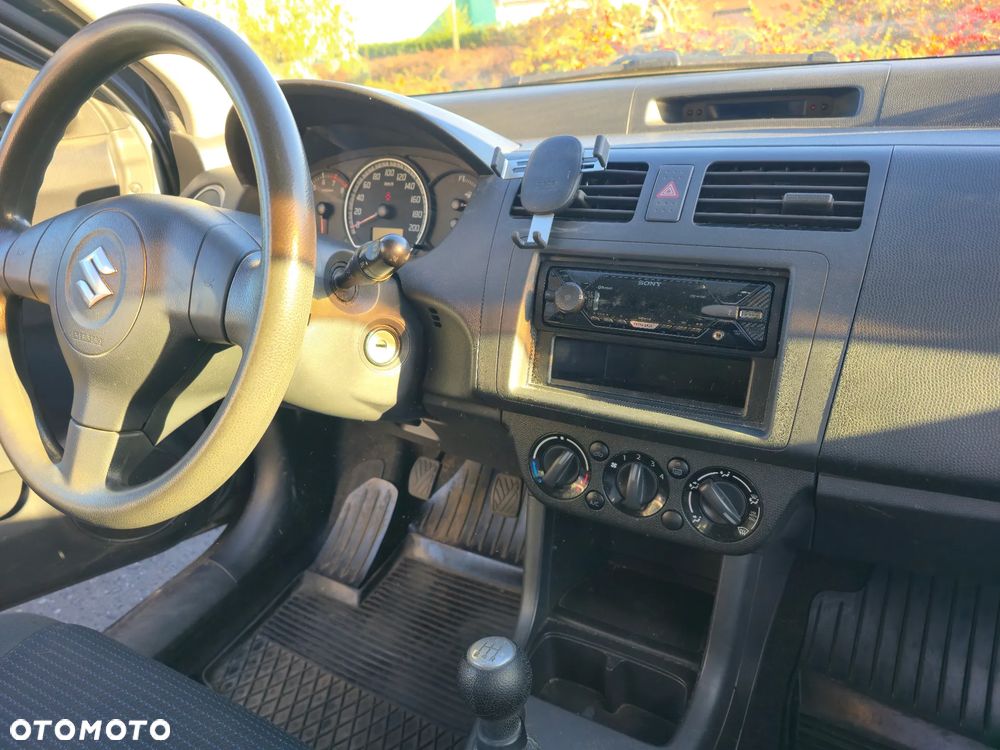 Suzuki Swift - 8