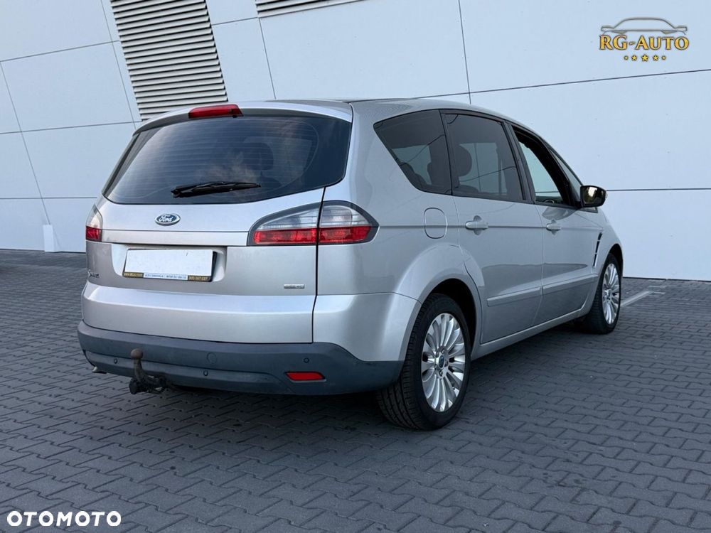 Ford S-Max - 11