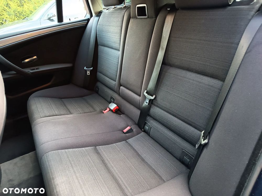 BMW Seria 5 525d - 27