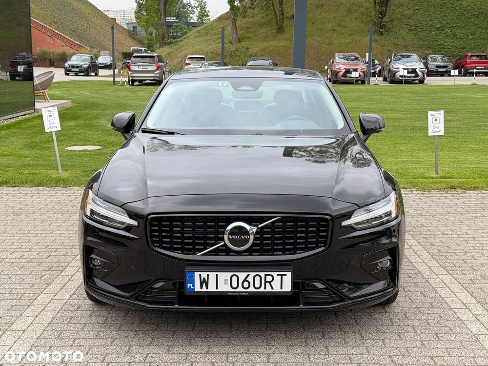 Volvo S60 B5 B AWD Plus Dark - 2