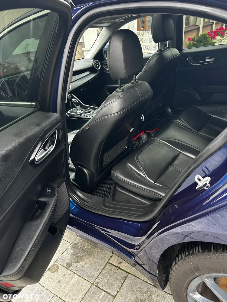 Alfa Romeo Giulia 2.0 Turbo 16V AT8-Q4 Ti - 10