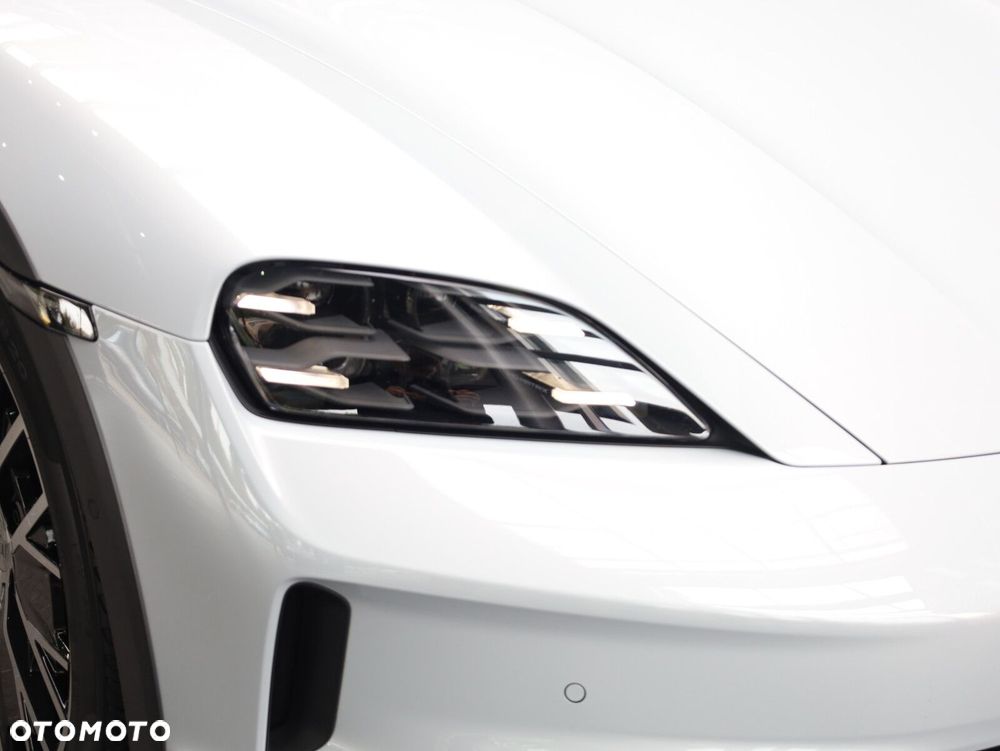 Porsche Taycan - 28