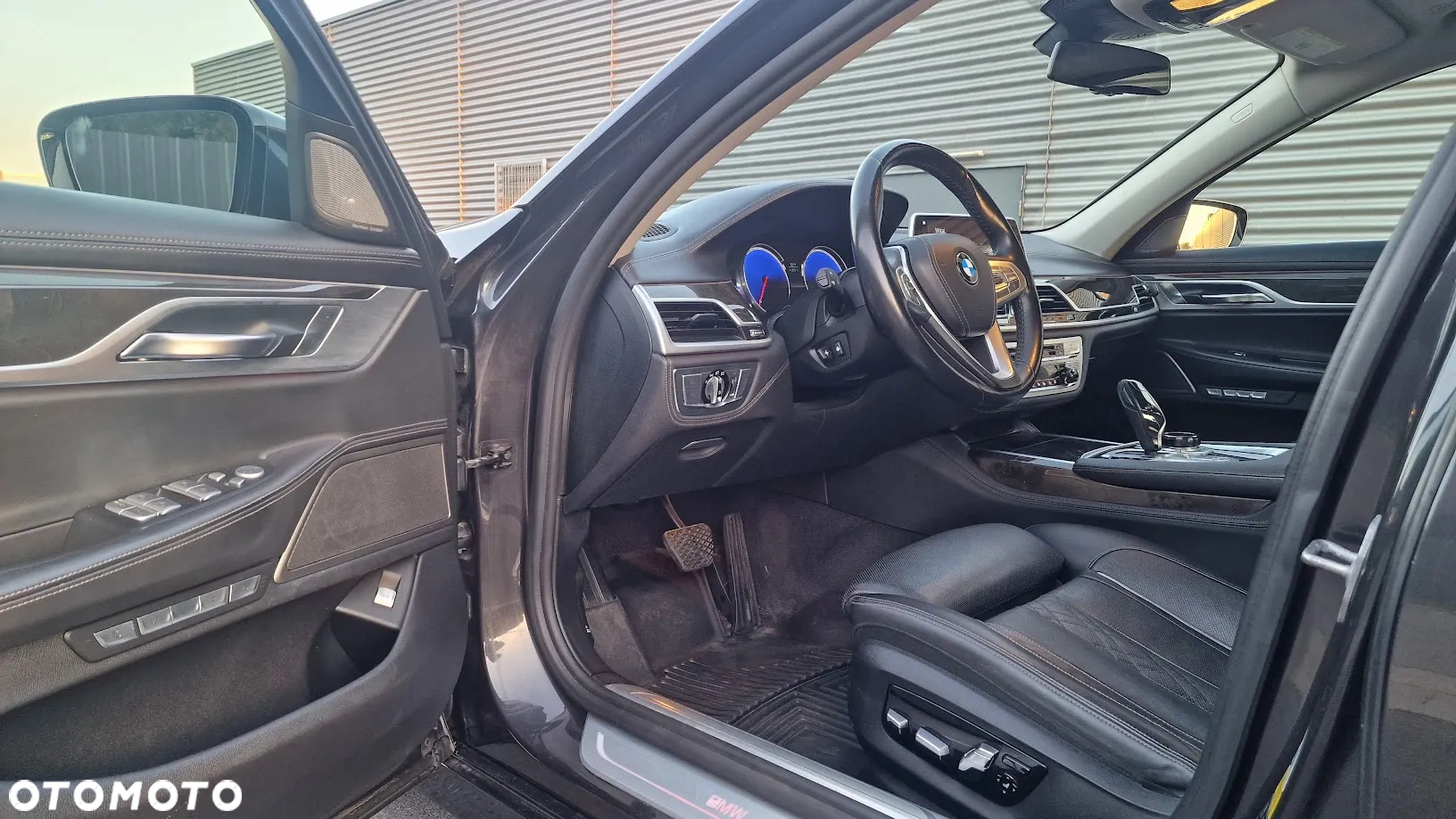 BMW Seria 7 750Li xDrive - 13