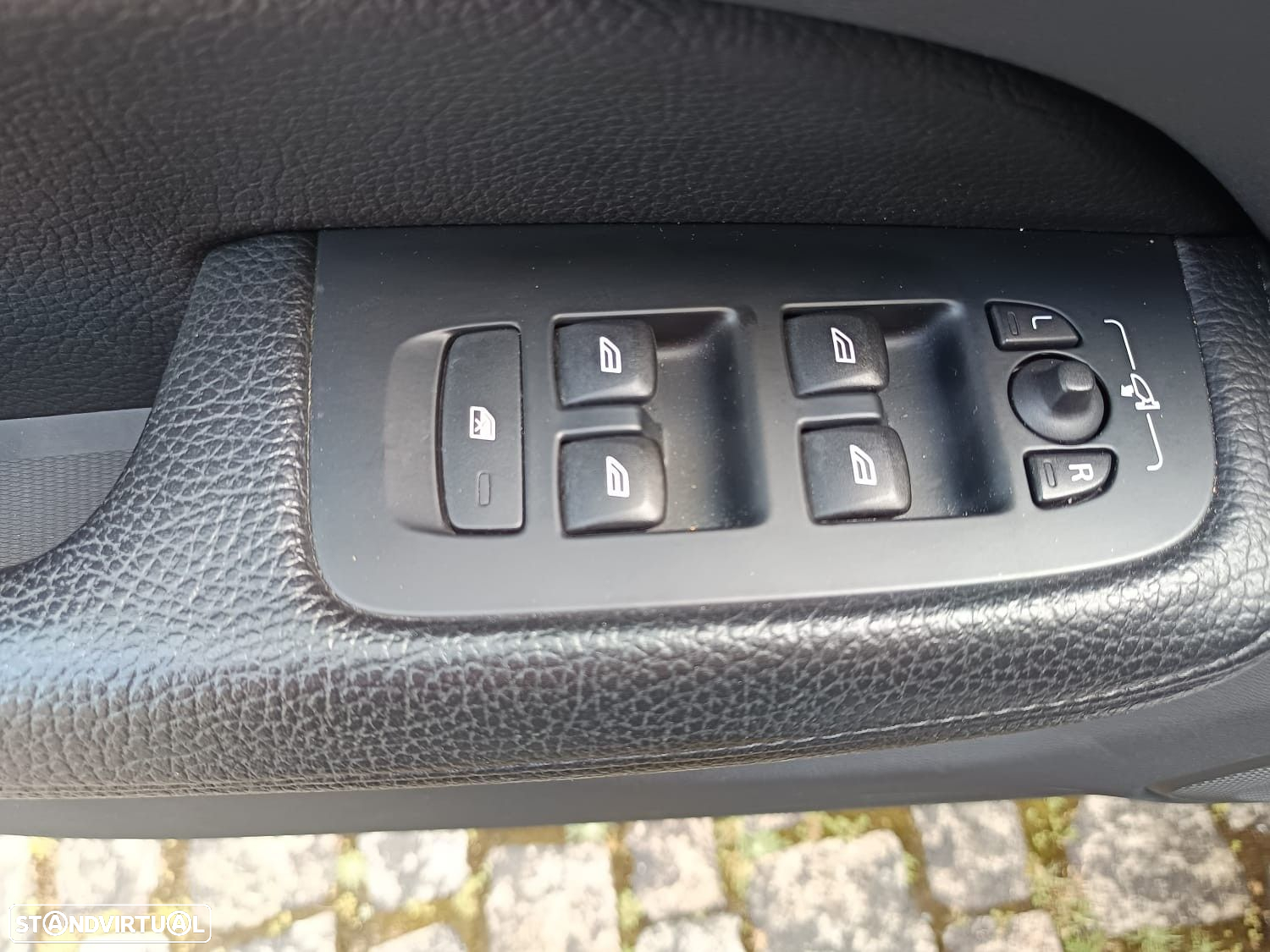 Volvo V60 2.0 B4 Momentum Plus Geartronic - 24