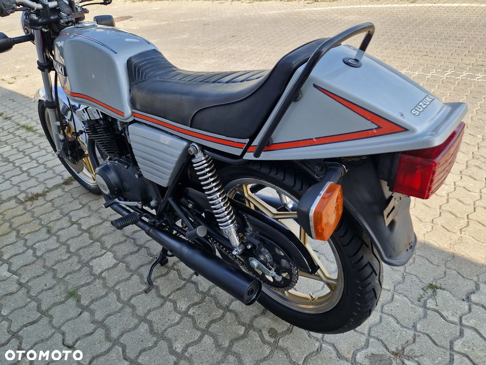 Suzuki GSX - 17