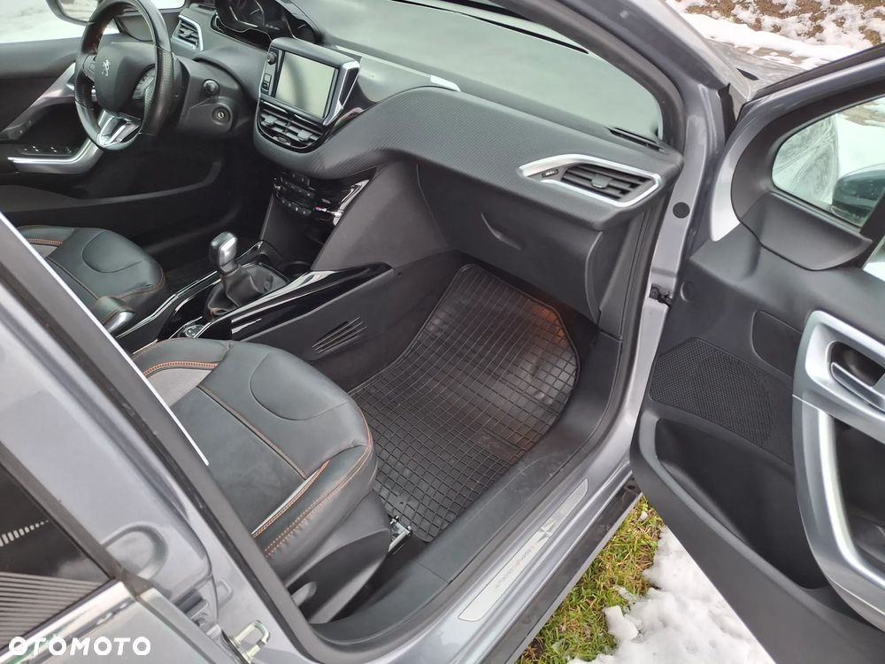 Peugeot 2008 1.6 e-HDi Allure S&S - 12