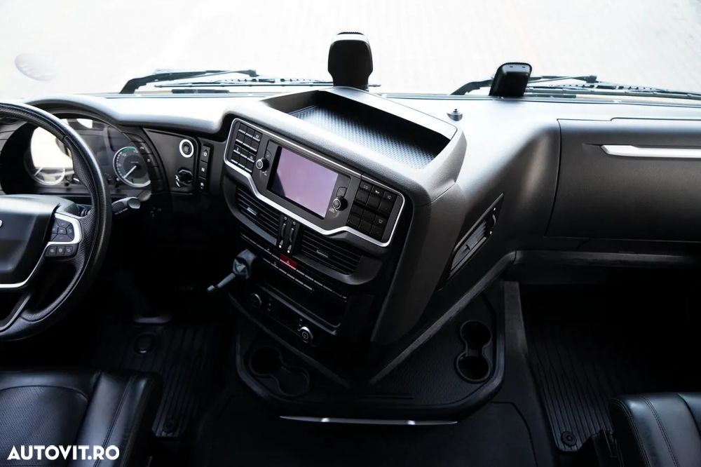 Iveco S-WAY / 570 / RETARDER / I-PARK COOL / FULL AIRMATIC / 100% ANVELOPE / JANTE DIN ALIAJ / PIELE / - 32