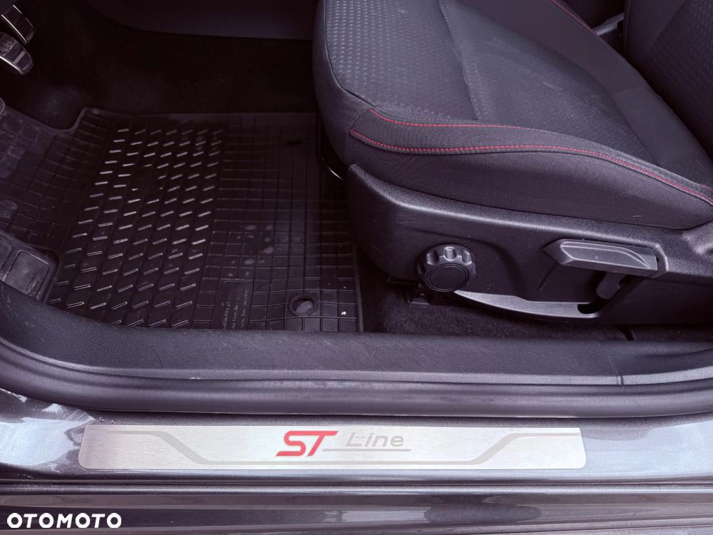 Ford Focus 1.5 EcoBoost ST-Line - 28