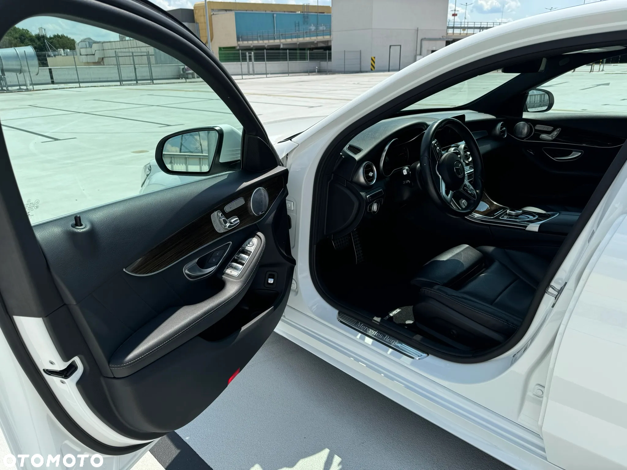Mercedes-Benz Klasa C 300 4Matic 9G-TRONIC AMG Line - 15