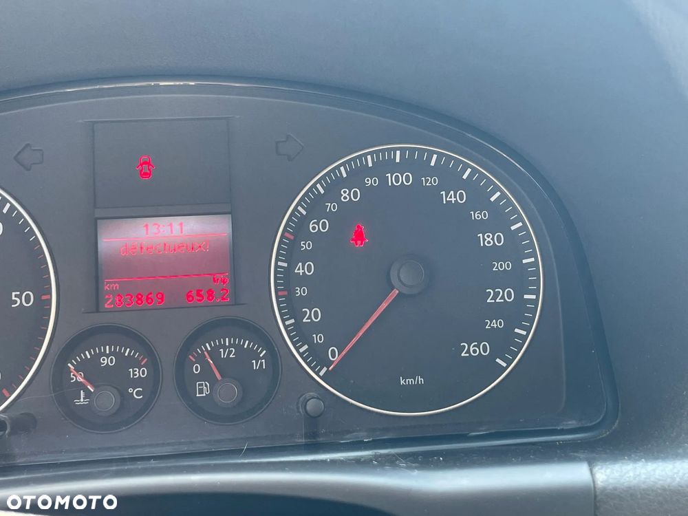 Volkswagen Touran - 10
